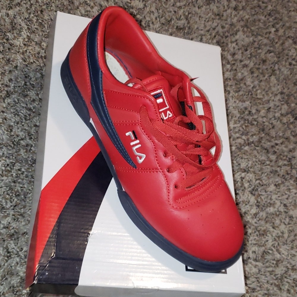 Fila Shoes - Picture 2 of 5